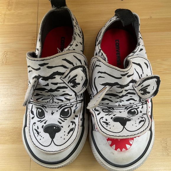 Friendly but fierce 🤌🏻 CONVERSE ⭐️ - Picture 1 of 16